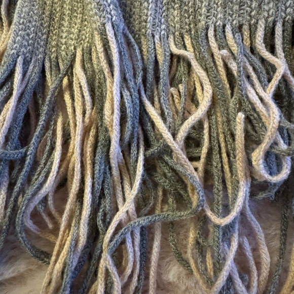 Womens poncho style sweater with pockets - Picture 4 of 5